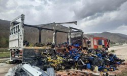 Tokat'ta çilek yüklü kamyon yandı