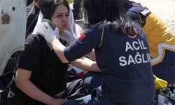 Traktör ile otomobil kafa kafaya çarpıştı: 5 yaralı