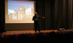 Edebiyat ve Tarih Turhal’da Buluştu! Sunay Akın’dan Unutulmaz Söyleşi