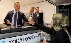 TOGÜ Rektörü’nden Kütüphanede Ders Çalışanlara Çorba İkramı