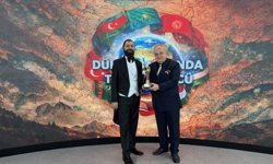 Akif Manaf’a “Türk Dünyası Barış Ödülü” Verildi