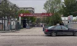 Ankara'da kamyonun altında kalan 2 belediye işçisinin cenazeleri adli tıbba getirildi