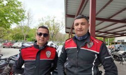 Araç sürerken boğazına erik kaçtı, hayatını Yunus polisleri kurtardı