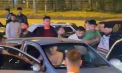 Araçtaki 2 kişiyi böyle darbettiler