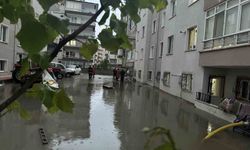 Çankırı'da yollar göle döndü, ev ve iş yerlerini su bastı
