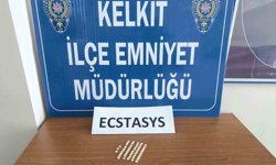 Gümüşhane'de şase numarası değiştirilmiş araç ve binlerce kaçak malzeme ele geçirildi