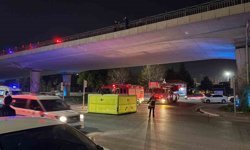 İntihar etmek için köprüye çıkan şahsı polis ikna etti