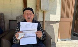 Kapıyı kırıp 86 yaşındaki adamı önce merdivenden attı, sonra darp etti