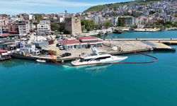 Sinop'ta yarıya kadar suya gömülen milyarlık lüks yat havadan görüntülendi