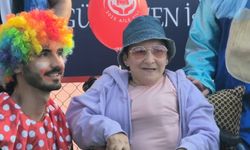 Valiyi çok sevdiğini söyleyen engellinin duygulandıran mutluluğu