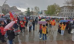 Tokat’ta 1 Mayıs Coşkusu! Yağmura Rağmen Yüzlerce Kişi Meydanı Doldurdu