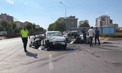Kayseri'de zincirleme kazada otomobil kağıt gibi ezildi: 5 yaralı