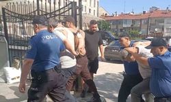 Okul girişinde bekçiyi darp eden 2 şahıs tutuklandı