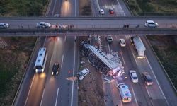 TEM'de halı yüklü tır ile otomobil çarpıştı: 6 yaralı