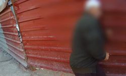 Zonguldak'ta zabıtaya direnen yaşlı adam başını defalarca demir kapıya vurdu