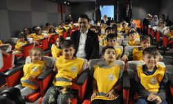TRT Gezici Sinema Tırı Çocuklarla Buluştu! Vali Köklü'den Anlamlı Ziyaret