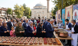 Paylaşma ve Bereketin Simgesi Şehirle Buluşuyor! Tokat Vakıflar Bölge Müdürlüğünden Aşure İkramı