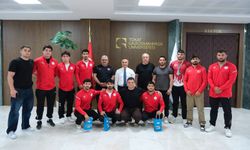 Şampiyon Sporculardan Rektör Yılmaz’a Anlamlı Ziyaret