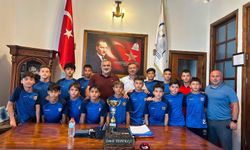 Şampiyonlardan Başkan Semih Tepebaşı’na Anlamlı Ziyaret