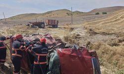 Çankırı'da hafif ticari araç ile otomobil çarpıştı: 3 ölü, 4 yaralı
