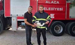 Yuvasında mahsur kalan leyleği itfaiye kurtardı