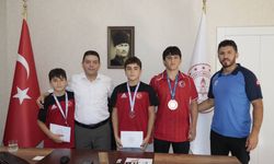 Zile’nin Şampiyon Güreşçileri Ödüllendirildi