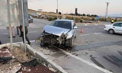 Çorum'da iki otomobil çarpıştı, sürücüler yara almadan kurtuldu