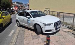 Ehliyetsiz sürücü, yaya geçidindeki kadına çarptı