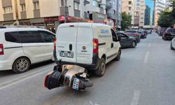 Eskişehir'de korkutan kaza: Motosiklet, hafif ticari aracın altına girdi