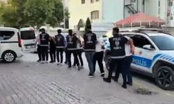 Kar maskeleriyle araç soyan 5 şüpheli tutuklandı