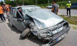 Kastamonu'da otomobil ile kamyonet çarpıştı: 3 yaralı