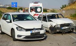 Kırıkkale'de iki otomobil kafa kafaya çarpıştı: 5 yaralı
