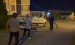 Oğluna mesaj attığını iddia ettiği genci sokak ortasında darp etti