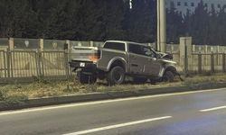Ön tekerleği arızalandığı iddia edilen arazi aracı PTS direğine çarptı: 1 yaralı