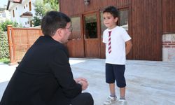 7 Yaşındaki Güvenç’in Örnek Davranışına Başkan Yazıcıoğlu’ndan Takdir ve Hediye