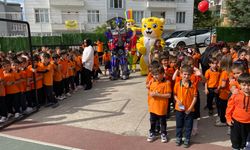 Tokat'ta İlköğretim Haftası'na Optimus Prime Robot Renk Kattı