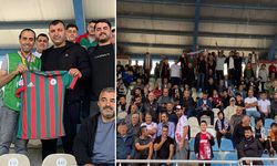 Tokat'ta Tribünde Dostluk Rüzgarı! Kesikbaş Torunları'ndan Gazeteci Işık'a Forma Sürpriz Jesti