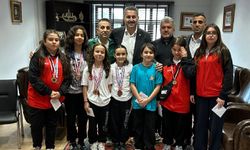 Madalyalı Minik Güreşçilere Eyüp Eroğlu’ndan ödül