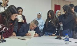 Tokatlı Yazar Turan Yalçın, TOGÜ Turhal Uygulamalı Bilimler Fakültesi'nde Öğrencilerle Buluştu