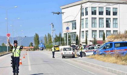 Gölhisar’da okul ve yurt çevresinde jandarma denetimi