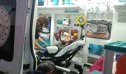 Hafif ticari araçla çarpışan motosikletli yaralandı