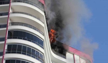 Mersin’de 18. katta çıkan yangın korkuttu