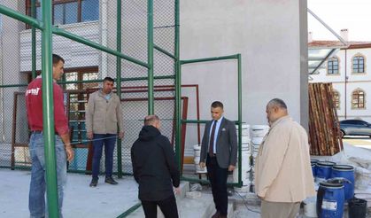 Mustafa Çekiç Ortaokulu’nda tadilat çalışmaları devam ediyor