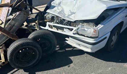 Otomobil ile at arabası çarpıştı: 2 kişi yaralandı