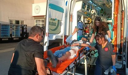 Sokakta karşılaştığı arkadaşı tarafından bıçaklandı, olay anı kameraya yansıdı