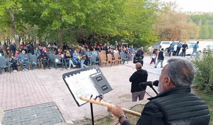 Tuncelili sanatçılar, kanser hastası için destek konseri verdi