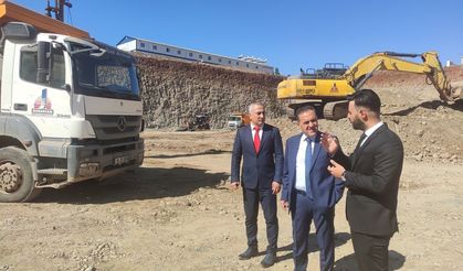 Vali Usta, devlet hastanesi ve halk kütüphanesi inşaatını inceledi