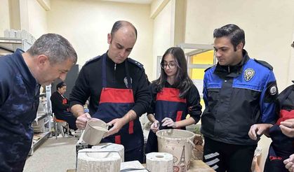 Yüksekova polisi 3 dalda 40 öğrenciye kurs verdi