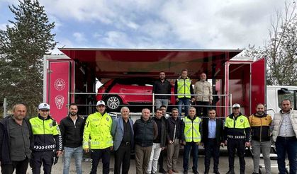 Yüksekova’da simülasyon tırına yoğun ilgi