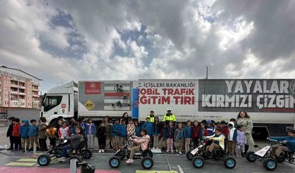 Yüksekovalı çocuklar ‘Mobil Trafik Eğitim Tır’yla hem eğlendiler hem öğrendiler